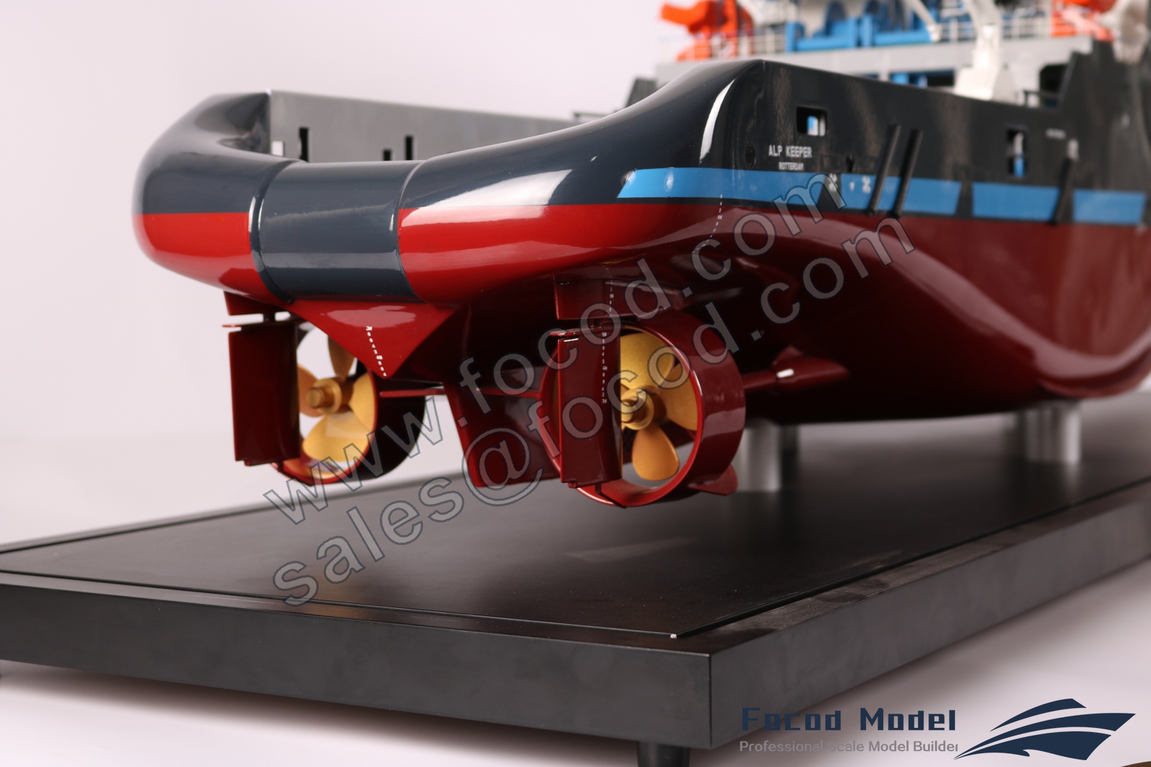 custom made model of 90m Ocean Tug of type ULSTEIN AX104